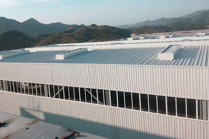 對于氫氟酸等較強(qiáng)的酸性環(huán)境，屋頂自然通風(fēng)器應(yīng)采用哪種防腐方式？